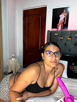 Snapshot of ema_zoe chatting on 14, 10, 2025 ema zoe online show from 14, 10, 2025