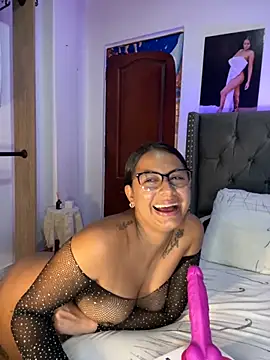 Snapshot of ema_zoe chatting on 27, 11, 2025 ema zoe online show from 27, 11, 2025