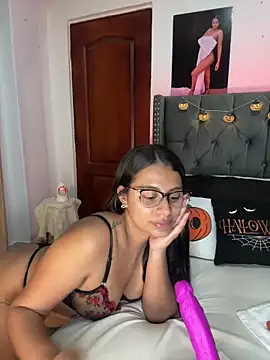 Snapshot of ema_zoe chatting on 4, 10, 2025 ema zoe online show from 4, 10, 2025