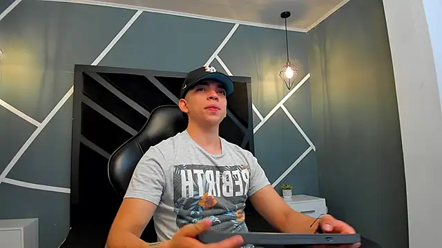 Snapshot of Eryonbradley chatting on 19, 12, 2025 Eryonbradley online show from 19, 12, 2025