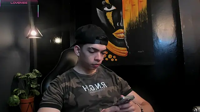 Snapshot of Eryonbradley chatting on 4, 12, 2025 Eryonbradley online show from 4, 12, 2025