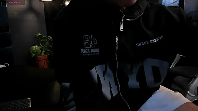 Snapshot of Eryonbradley chatting on 7, 1, 2026 Eryonbradley online show from 7, 1, 2026