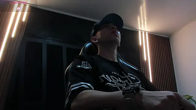 Eryonbradley online show from 2, 10, 2025