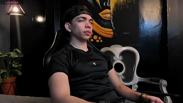 Snapshot of Eryonbradley chatting on 2, 12, 2025 Eryonbradley online show from 2, 12, 2025