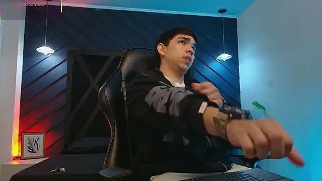 Eryonbradley online show from 5, 3, 2026