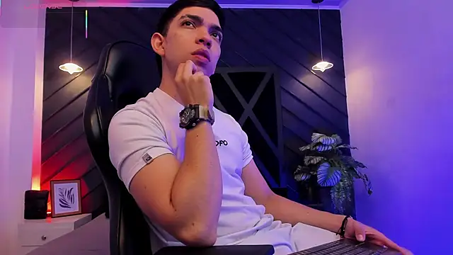 Snapshot of Eryonbradley chatting on 13, 1, 2026 Eryonbradley online show from 13, 1, 2026