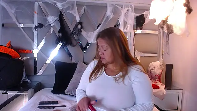 MonzerratBoyer online show from 30, 10, 2025