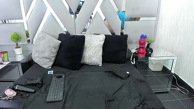 MonzerratBoyer online show from 28, 3, 2026