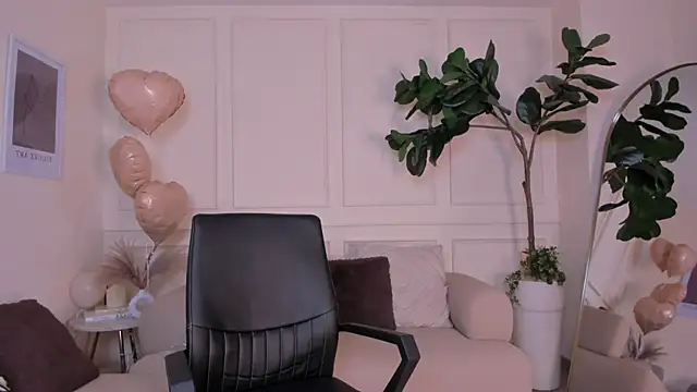 Snapshot of EmelyParker chatting on 13, 11, 2025 EmelyParker online show from 13, 11, 2025