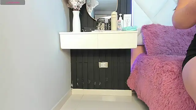 veronica hill  online show from 21, 9, 2025