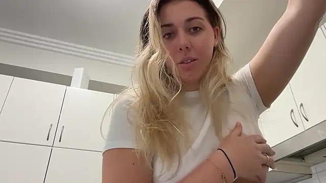 Snapshot of louiseberkeley chatting on 25, 2, 2026 louiseberkeley online show from 25, 2, 2026