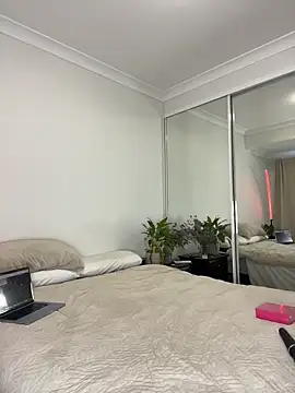 louiseberkeley online show from 3, 6, 2026