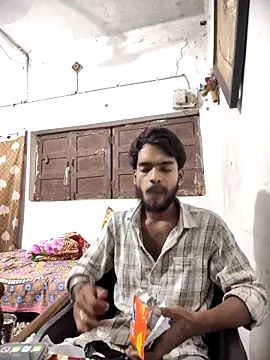 Snapshot of yashuuuu021 chatting on 4, 10, 2025 yashuuuu021 online show from 4, 10, 2025