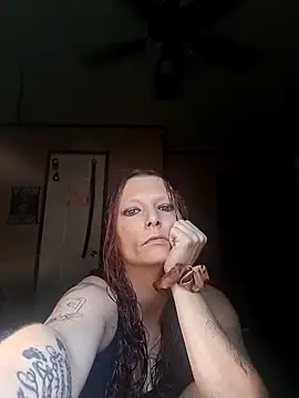 Snapshot of trixietru chatting on 11, 10, 2025 trixietru online show from 11, 10, 2025