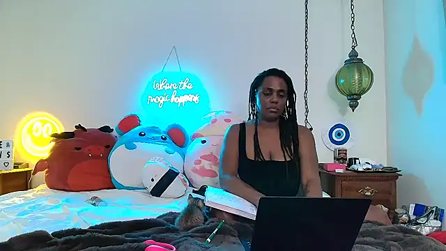 Snapshot of GigiMcFee chatting on 12, 9, 2025 GigiMcFee online show from 12, 9, 2025