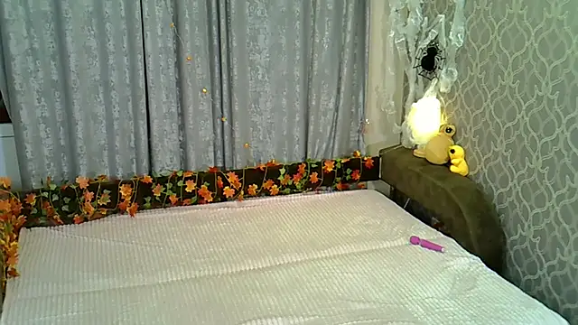 Snapshot of Little_L1ss chatting on 4, 11, 2025 Little L1ss online show from 4, 11, 2025