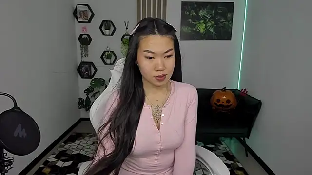 LunaPurrr online show from 10, 11, 2025