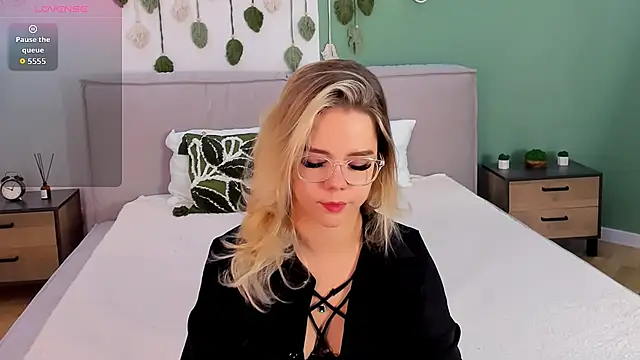 PrincessSlay online show from 3, 10, 2025