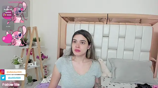 MiaVillalobos online show from 10, 9, 2025