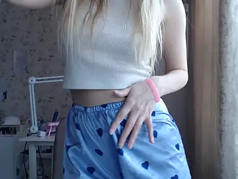 LollaxBunny online show from 8, 3, 2026