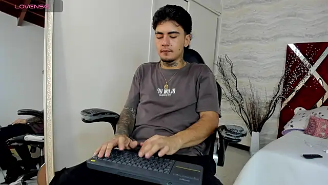 JamesDeker online show from 30, 10, 2025