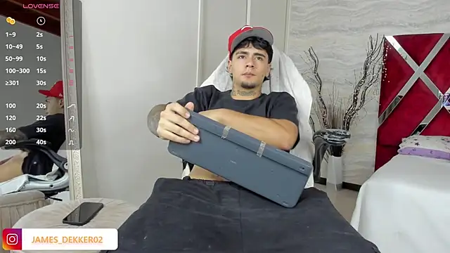 JamesDeker online show from 29, 9, 2025