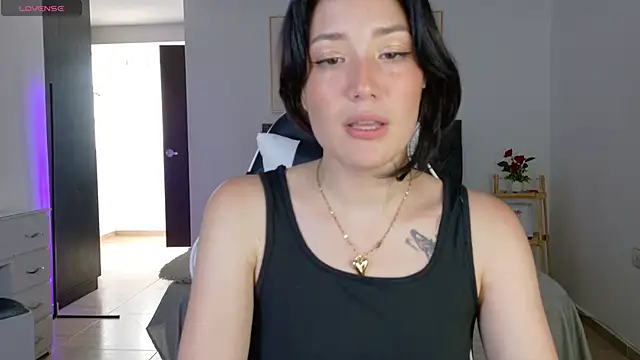 Eliih 01 online show from 4, 11, 2025