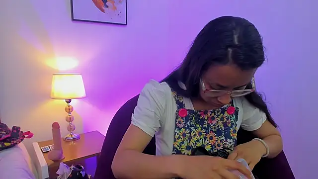 Snapshot of bravepetunia chatting on 24, 11, 2025 bravepetunia online show from 24, 11, 2025