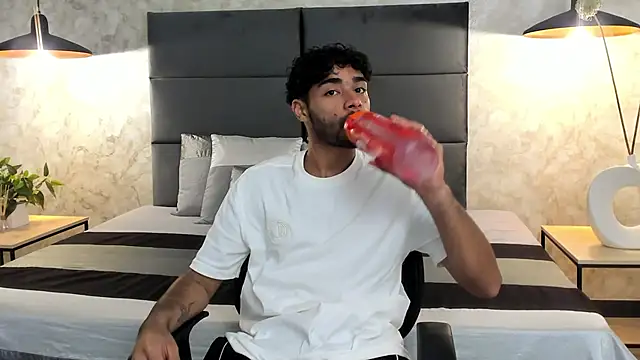 Snapshot of RaphaelDufort chatting on 22, 11, 2025 RaphaelDufort online show from 22, 11, 2025