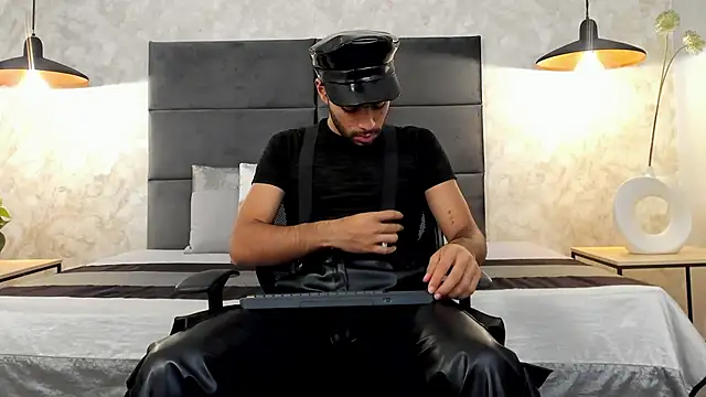 Snapshot of RaphaelDufort chatting on 23, 11, 2025 RaphaelDufort online show from 23, 11, 2025