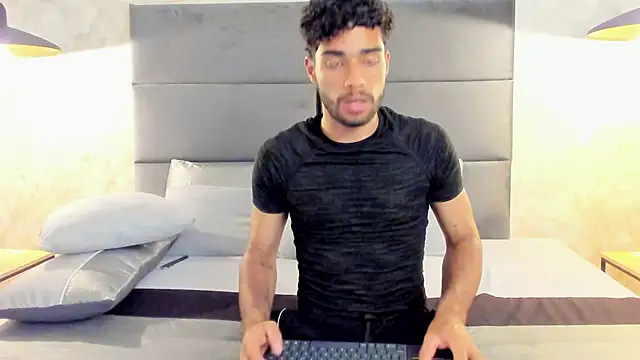 Snapshot of RaphaelDufort chatting on 26, 9, 2025 RaphaelDufort online show from 26, 9, 2025