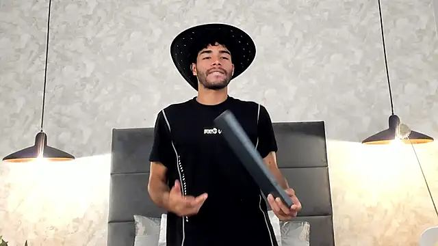 Snapshot of RaphaelDufort chatting on 19, 11, 2025 RaphaelDufort online show from 19, 11, 2025