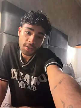 Snapshot of RaphaelDufort chatting on 20, 11, 2025 RaphaelDufort online show from 20, 11, 2025