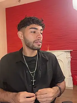 Snapshot of RaphaelDufort chatting on 31, 10, 2025 RaphaelDufort online show from 31, 10, 2025