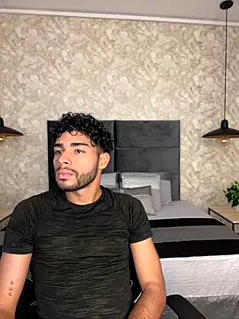 Snapshot of RaphaelDufort chatting on 8, 11, 2025 RaphaelDufort online show from 8, 11, 2025