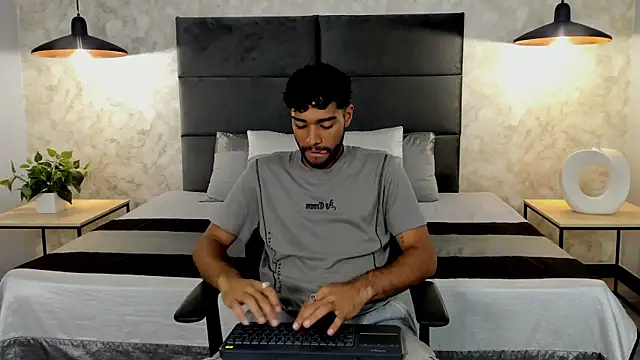 Snapshot of RaphaelDufort chatting on 23, 9, 2025 RaphaelDufort online show from 23, 9, 2025