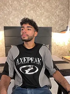 Snapshot of RaphaelDufort chatting on 6, 11, 2025 RaphaelDufort online show from 6, 11, 2025