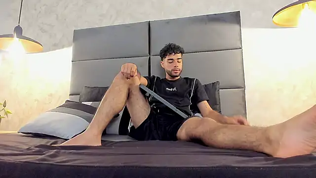 Snapshot of RaphaelDufort chatting on 8, 9, 2025 RaphaelDufort online show from 8, 9, 2025