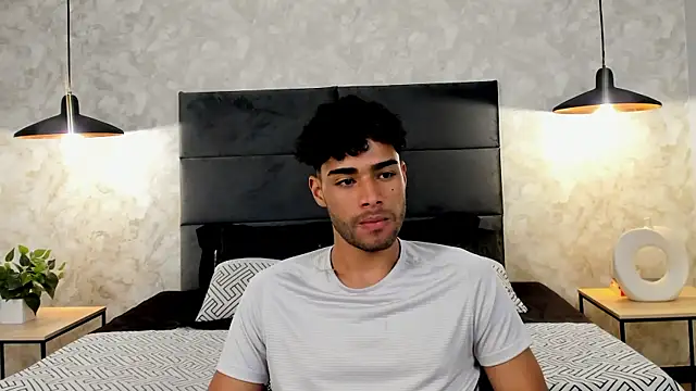 Snapshot of RaphaelDufort chatting on 10, 10, 2025 RaphaelDufort online show from 10, 10, 2025