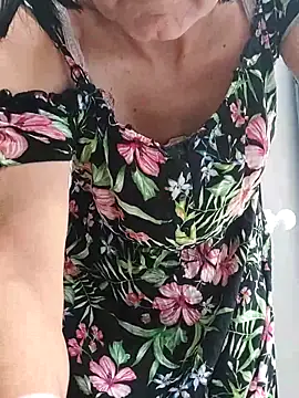 Snapshot of Emily_de_Carla chatting on 9, 10, 2025 Emily de Carla online show from 9, 10, 2025