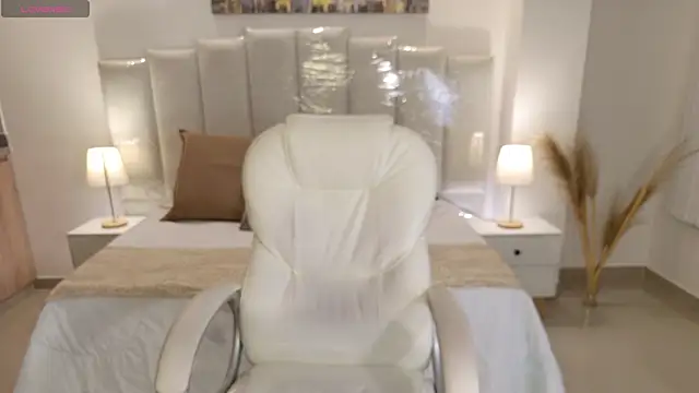 Viictoria jones online show from 14, 4, 2026