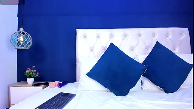 Juicykitten1 online show from 20, 9, 2025