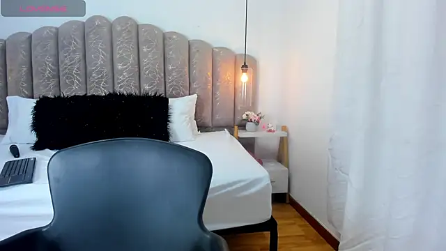 Juicykitten1 online show from 29, 9, 2025