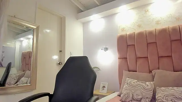 aishathornee online show from 2, 10, 2025