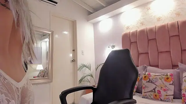 aishathornee online show from 15, 10, 2025