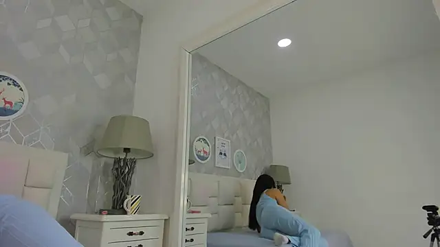 naia cox online show from 13, 11, 2025