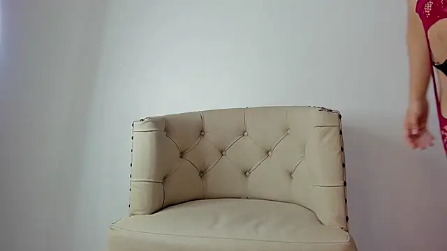 naia cox online show from 23, 9, 2025