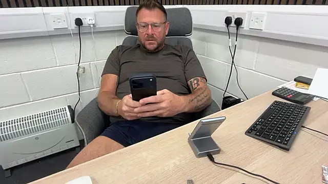 Snapshot of bilf1978 chatting on 2, 6, 2026 bilf1978 online show from 2, 6, 2026