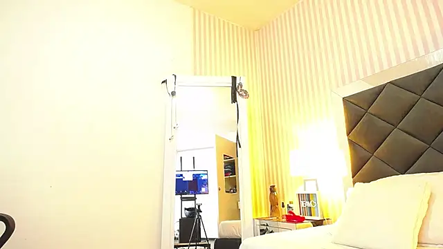 Snapshot of ViictoriaJones_ chatting on 25, 11, 2025 ViictoriaJones online show from 25, 11, 2025