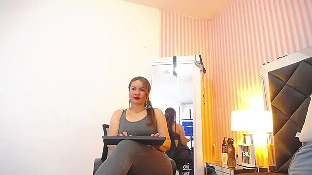 ViictoriaJones  online show from 17, 12, 2025